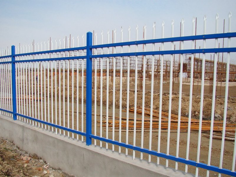 三橫梁鋅鋼護(hù)欄