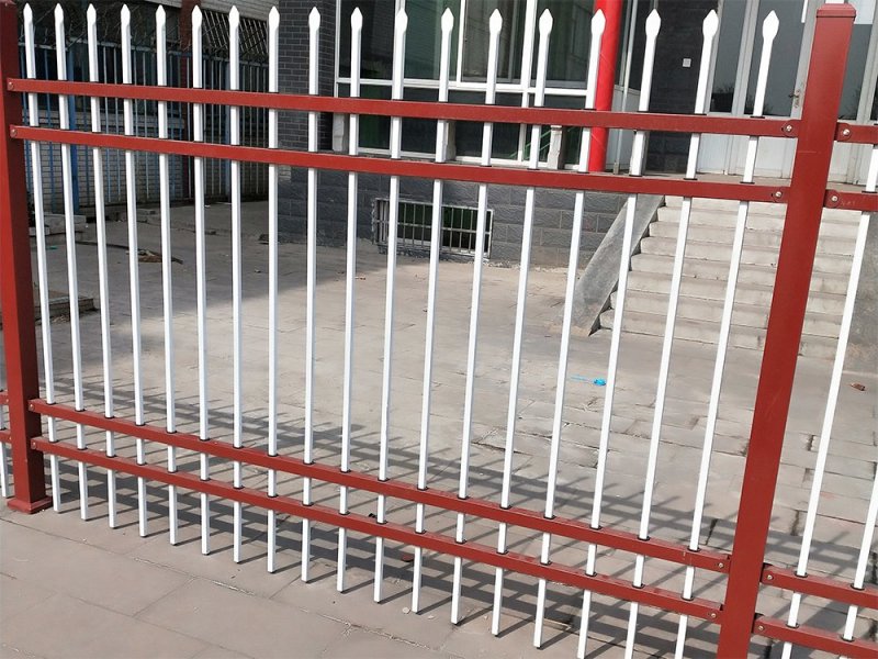 四橫梁鋅鋼護欄